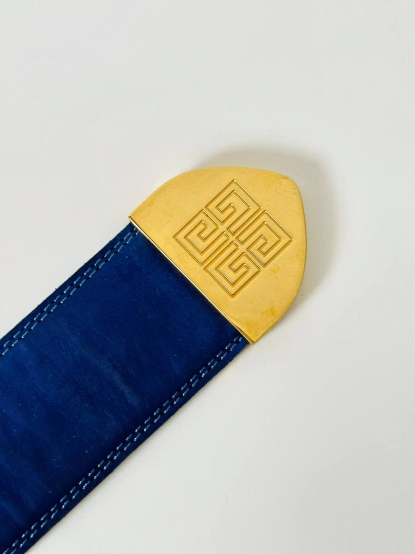 Cintura vintage Givenchy in nabuk blu cobalto con fibbia sagomata e passanti oro