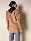Blazer doppiopetto in lana color biscotto con bottoni dorati “Yves Saint Laurent”