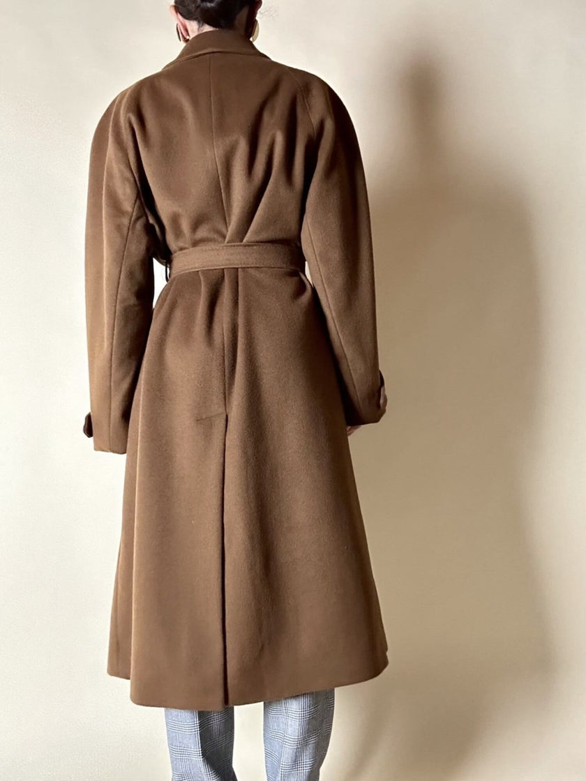Cappotto lungo oversize in lana e cachemire cammello scuro con cintura in coordinato