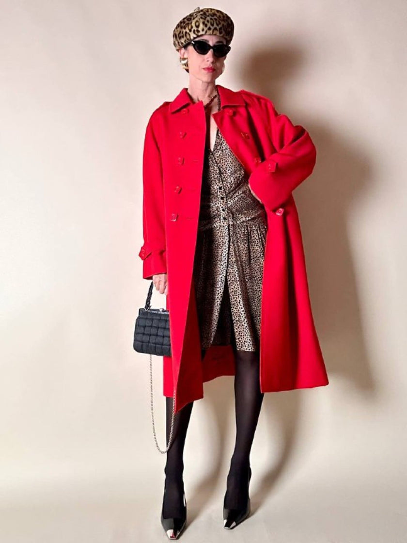 Cappotto rosso oversize con bottoni quadrati