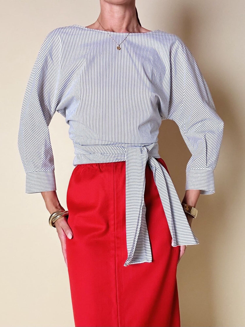 Blusa incrociata in cotone bianco a righe azzurre “P.A.R.O.S.H.”
