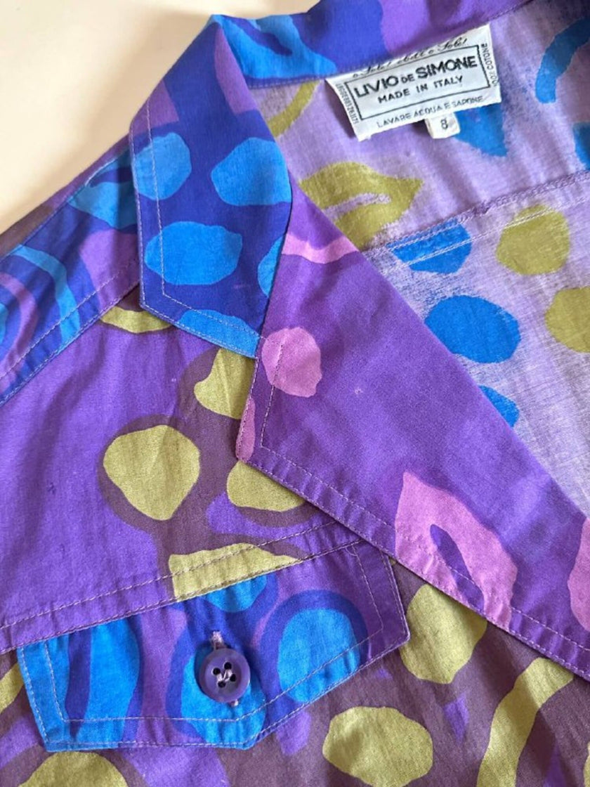 Mehrfarbiges Kleid mit abstraktem Muster in Violett und passendem Gürtel „Livio De Simone“