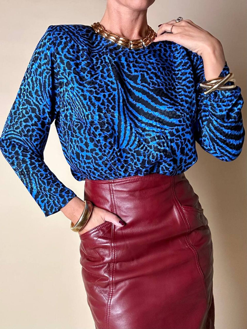 Blusa Yves Saint Laurent in seta jacquard blu elettrico con fantasia animalier nera