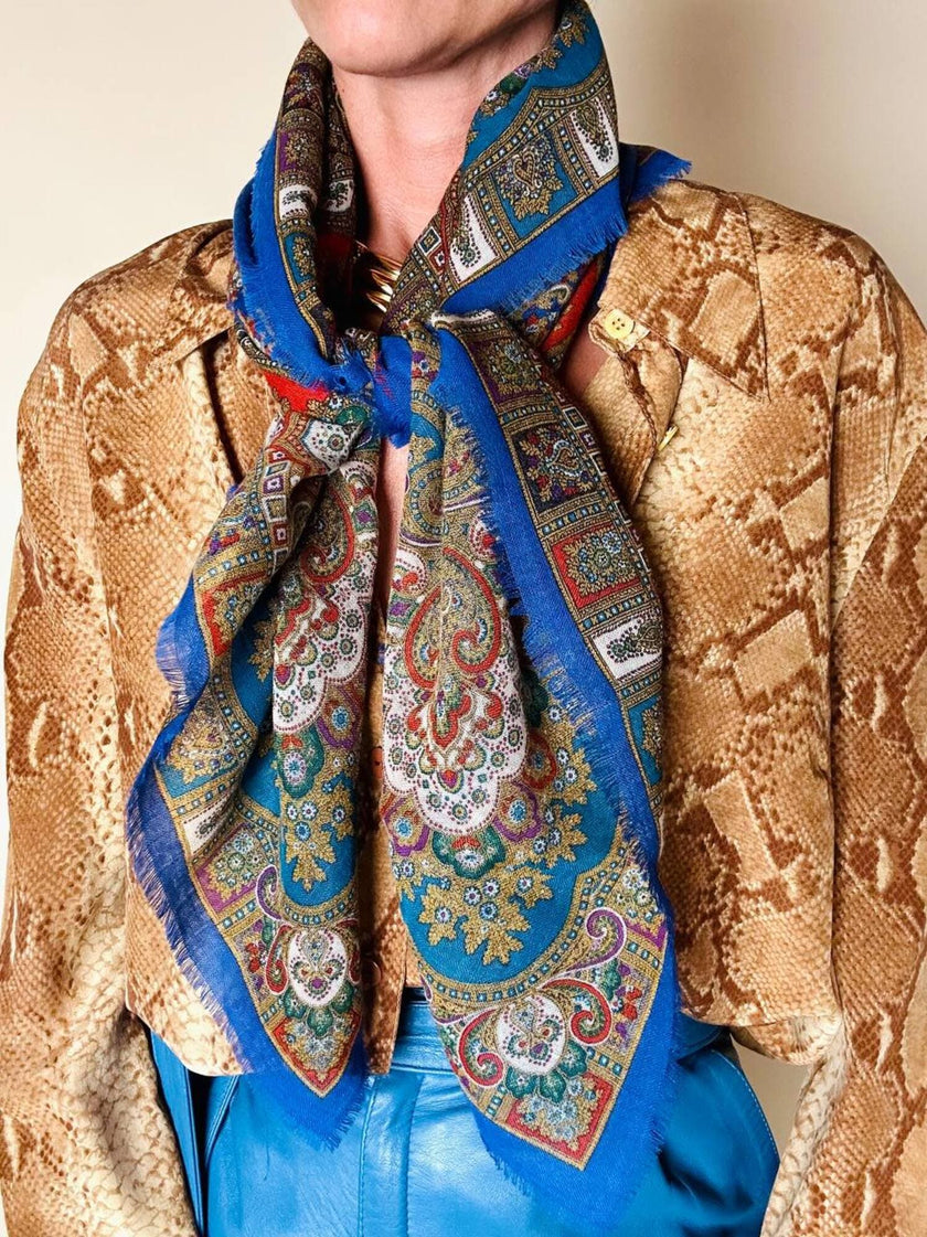 Foulard Yves Saint Laurent in lana leggera blu elettrico fantasia paisley
