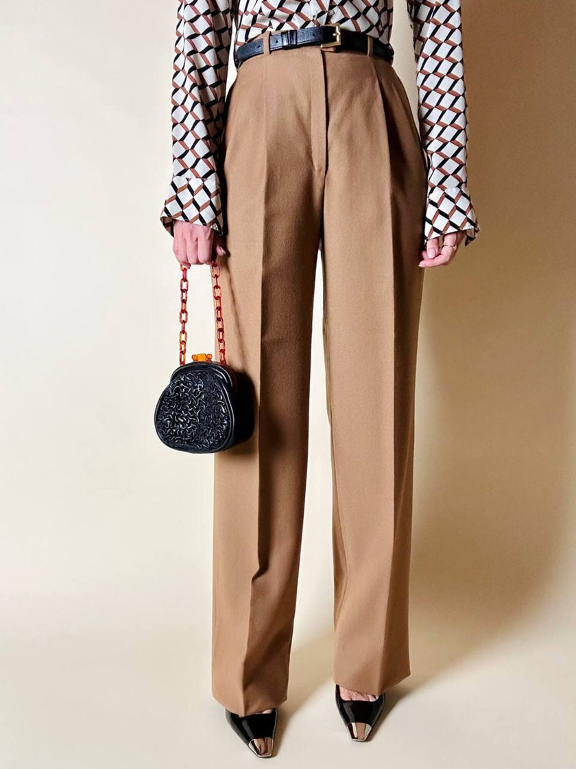 Cintura vintage Fendi in pelle nera con fibbia dorata