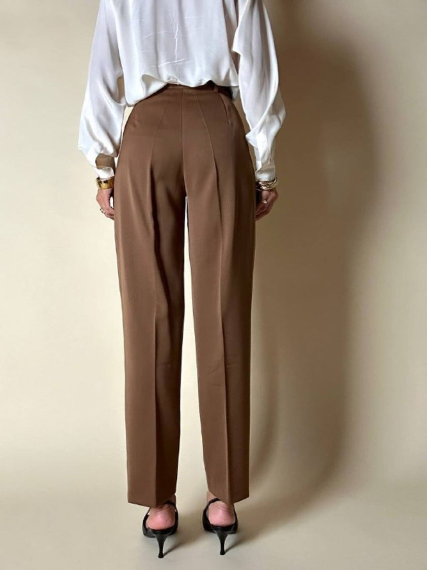 Tailleur giacca/pantalone in rasato di lana color caramello “Byblos”