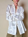 Camicia in raso avorio con bottoni gioiello “Divina”