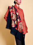 Scialle in lana nera con fiori barocchi