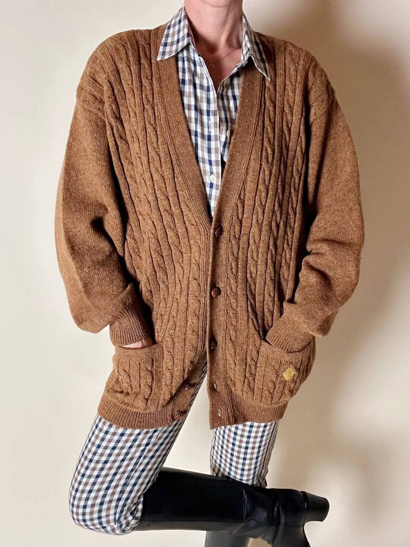 Kardigan von Yves Saint Laurent aus karamellfarbener Wolle mit Logo-Knöpfen von Berlebeck