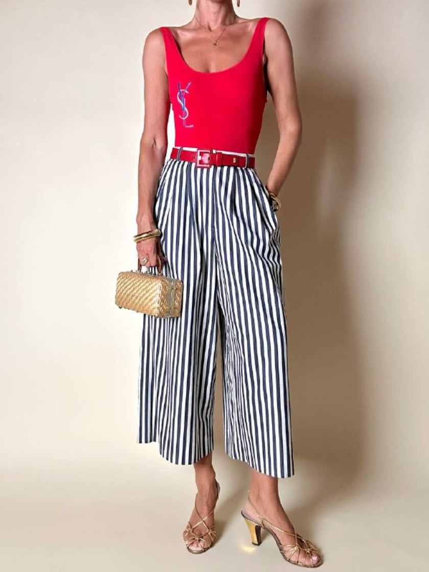 Cintura Yves Saint Laurent in pelle rossa con fibbia ricoperta e borchia dorata con logo YSL