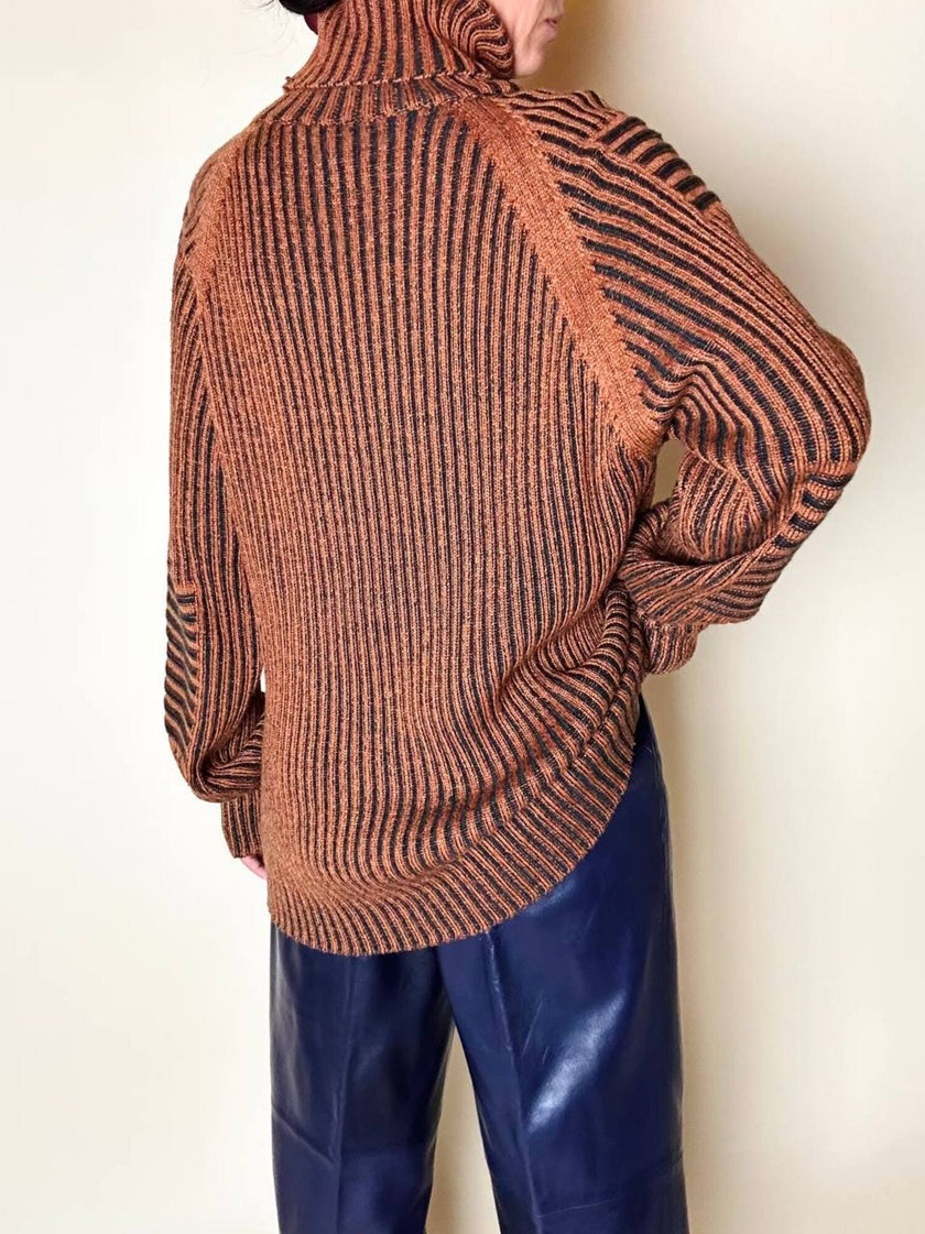 Dolcevita oversize con maxi collo in misto lana a coste larghe ruggine e nero