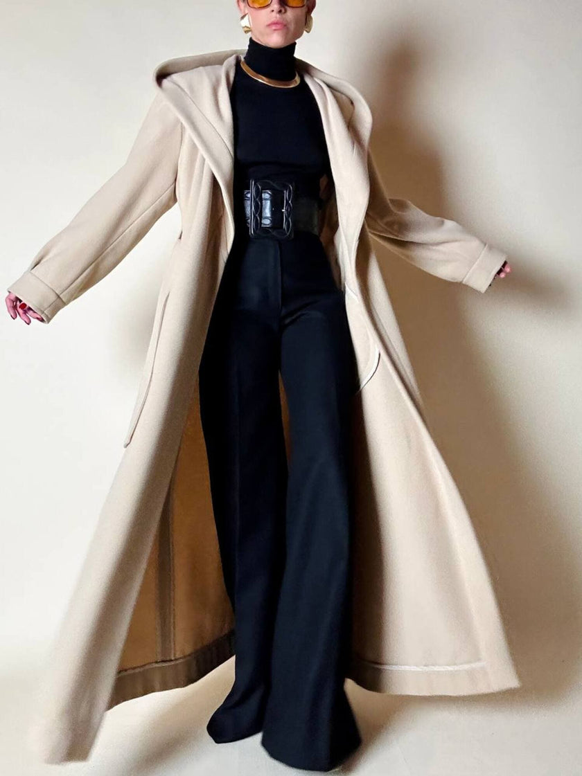 Cappotto lungo a vestaglia con cappuccio in drap di lana beige “Yves Saint Laurent”