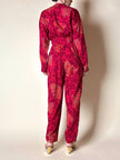 Jumpsuit sartoriale a fantasia floreale nei toni del rosso e maxi bottoni