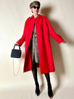 Cappotto rosso oversize con bottoni quadrati