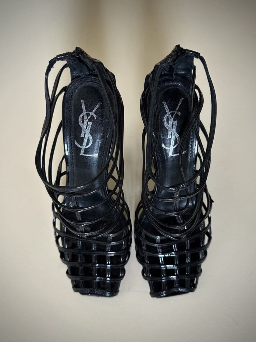 Sandali Cage Yves Saint Laurent in Vernice Nera con Tacco Scultura – SS 2009