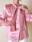 Camicia con fiocco al collo in raso di seta rosa 