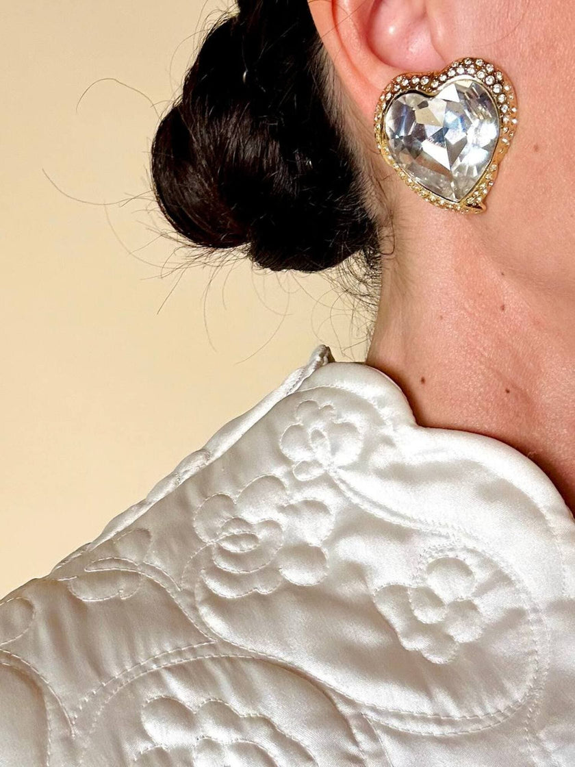 Clip oro con maxi cristalli a forma di cuore “Yves Saint Laurent”