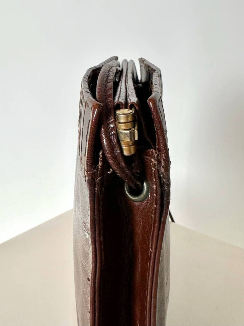 Borsa bandoulière vintage Fendi in pelle marrone mogano con logo a rilievo
