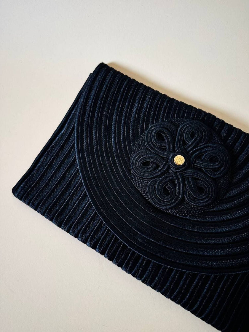 Pochette a busta in passamaneria nera con tracolla “Nina Ricci”
