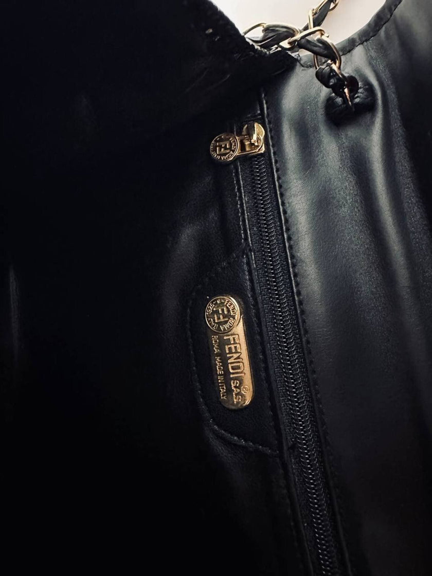 Borsa vintage Fendi con cuciture concentriche e tracolla in catena