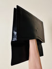 Pochette vintage Yves Saint Laurent in pelle nera con greca logata in rilievo