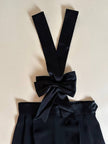 Pantalone nero con bretelle e maxi fiocchi in raso “Moschino Cheap and Chic”