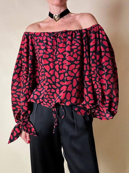 Blusa in seta nera con bocche e cuori rossi “Yves Saint Laurent”