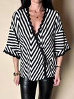 Camicetta vintage Guy Laroche con motivo chevron bianco e nero profili ondulati e bottoni dorati