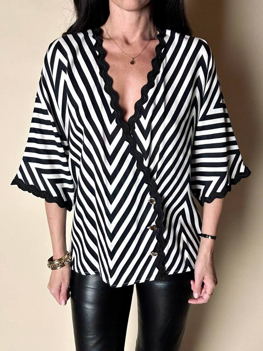 Camicetta vintage Guy Laroche con motivo chevron bianco e nero profili ondulati e bottoni dorati