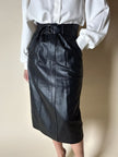 Gonna longuette vintage in pelle nera con cinturini regolabili in vita