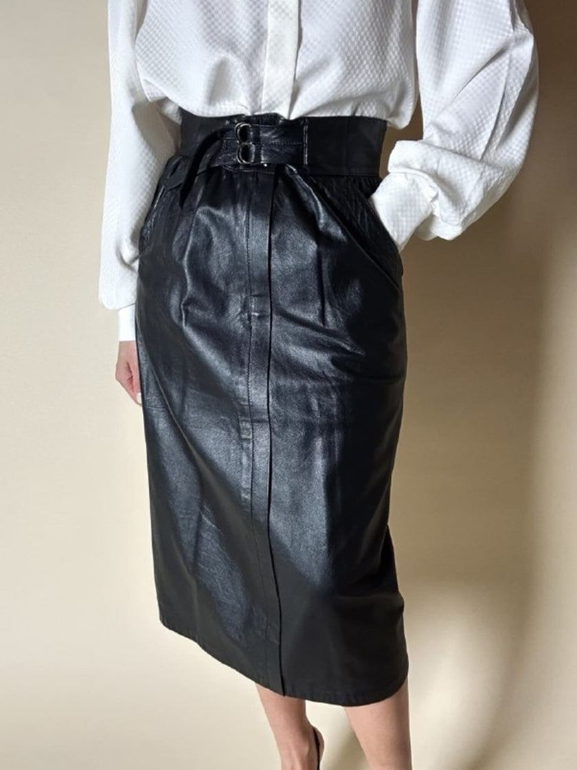 Gonna longuette vintage in pelle nera con cinturini regolabili in vita