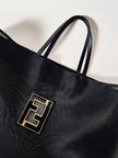 Borsa vintage Fendi in rete mesh nera con maxi logo FF