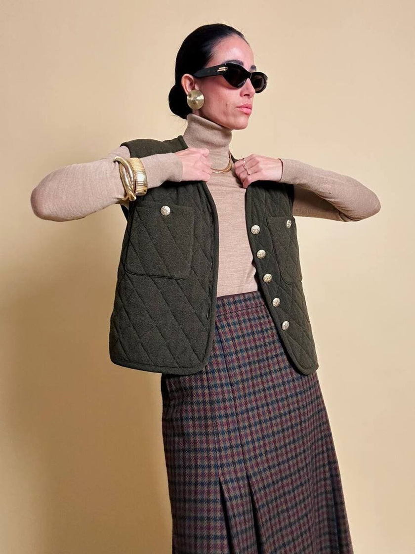 Gilet in lana matelassé verde militare con bottoni dorati 