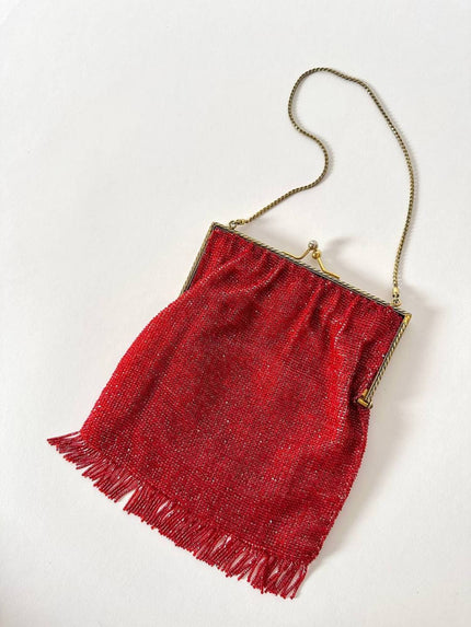 Borsetta vintage di perline rosse con frangia sul fondo