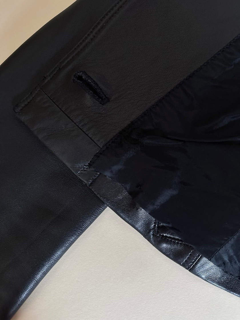 Blazer cropped Gianni Versace vintage in pelle nera con bottoni medusa