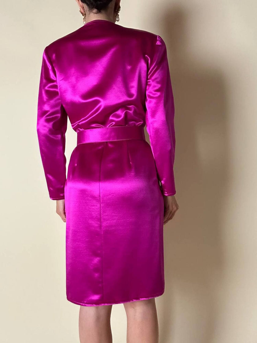 Wrap dress in raso ciclamino con cintura in coordinato “Sartoria Oriana Neri”