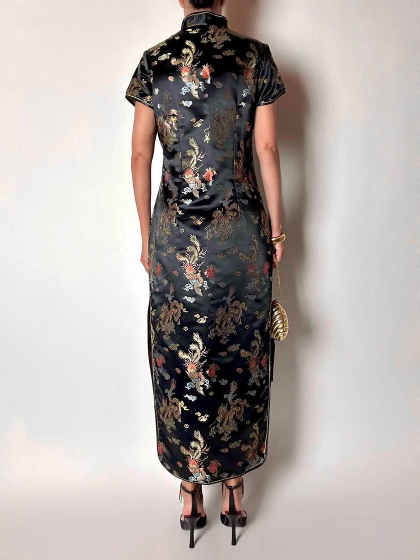 Qipao vintage in raso jacquard nero fantasia orientale con draghi e fenici