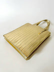 Bolso tote vintage Yves Saint Laurent de piel laminada dorada con diseño matelassé chevron
