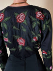 Bolero sartoriale in cotone nero con rose rosse ricamate in perline