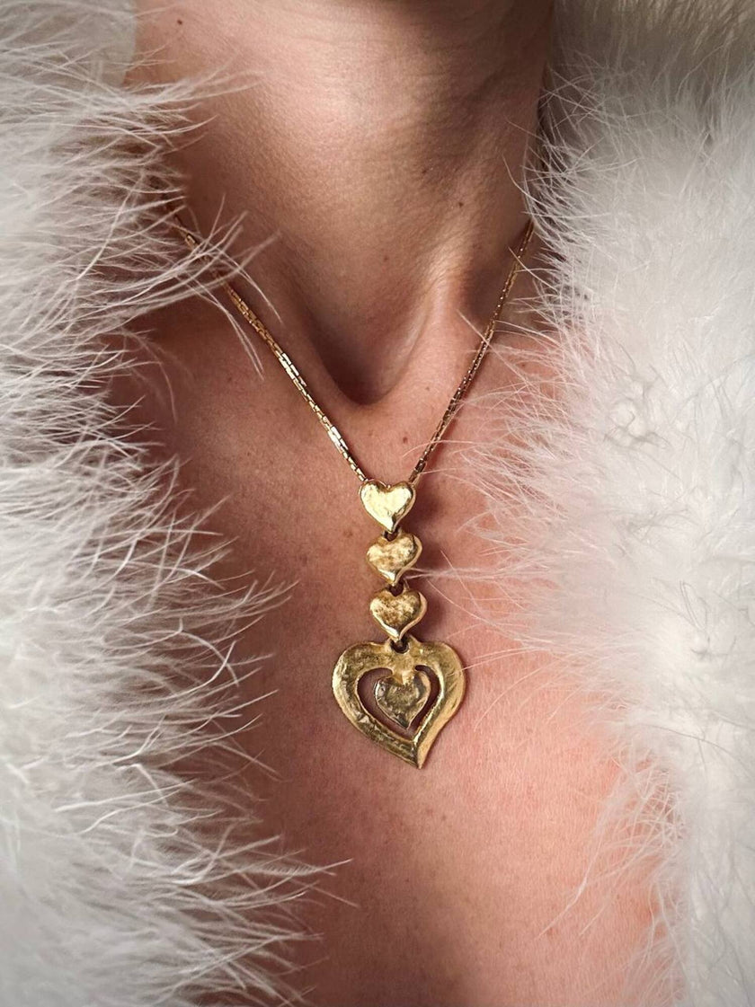 Collana dorata con ciondolo pendente a cuoricini “Yves Saint Laurent”