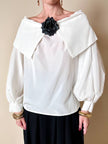 Blusa vintage Yves Saint Laurent bianca con grande balza e rosa nera
