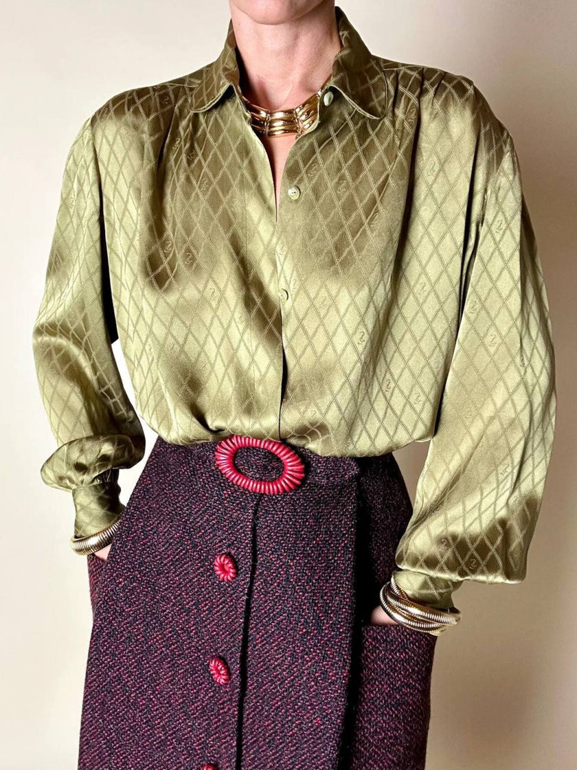 Gonna sartoriale A-Line in lana bouclé grigio antracite e rosso con bottoni in pelle