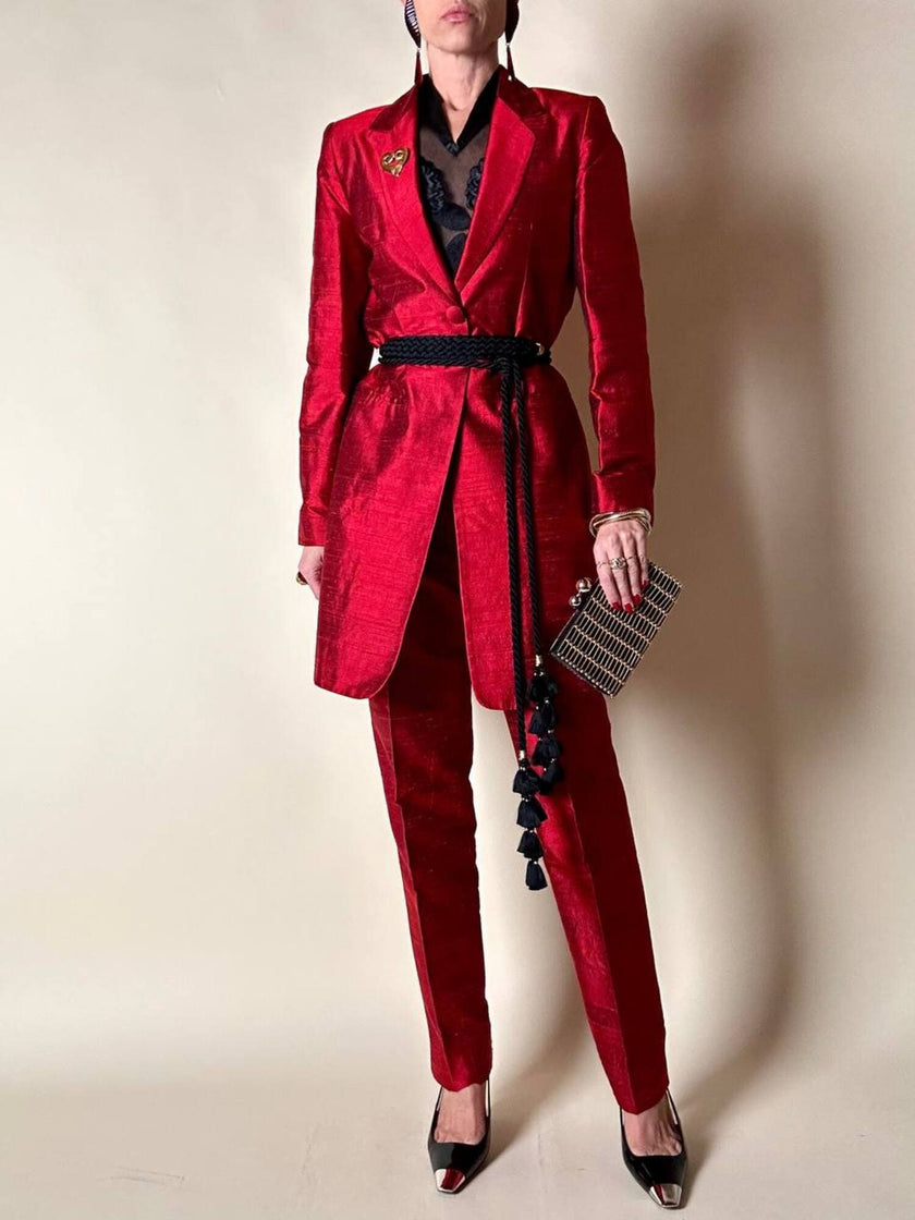 Tailleur pantalone rosso in shantung di seta grezza