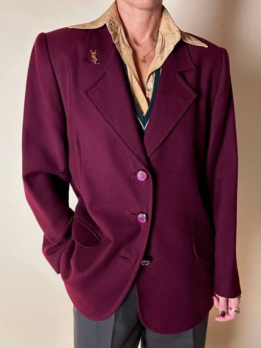 Blazer sartoriale in rasato di lana bordeaux con bottoni gioiello