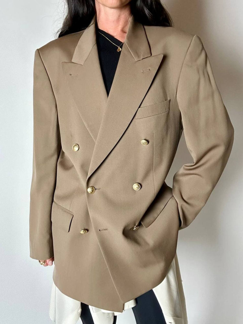 Blazer vintage Yves Saint Laurent in lana cachi doppiopetto con bottoni logati oro