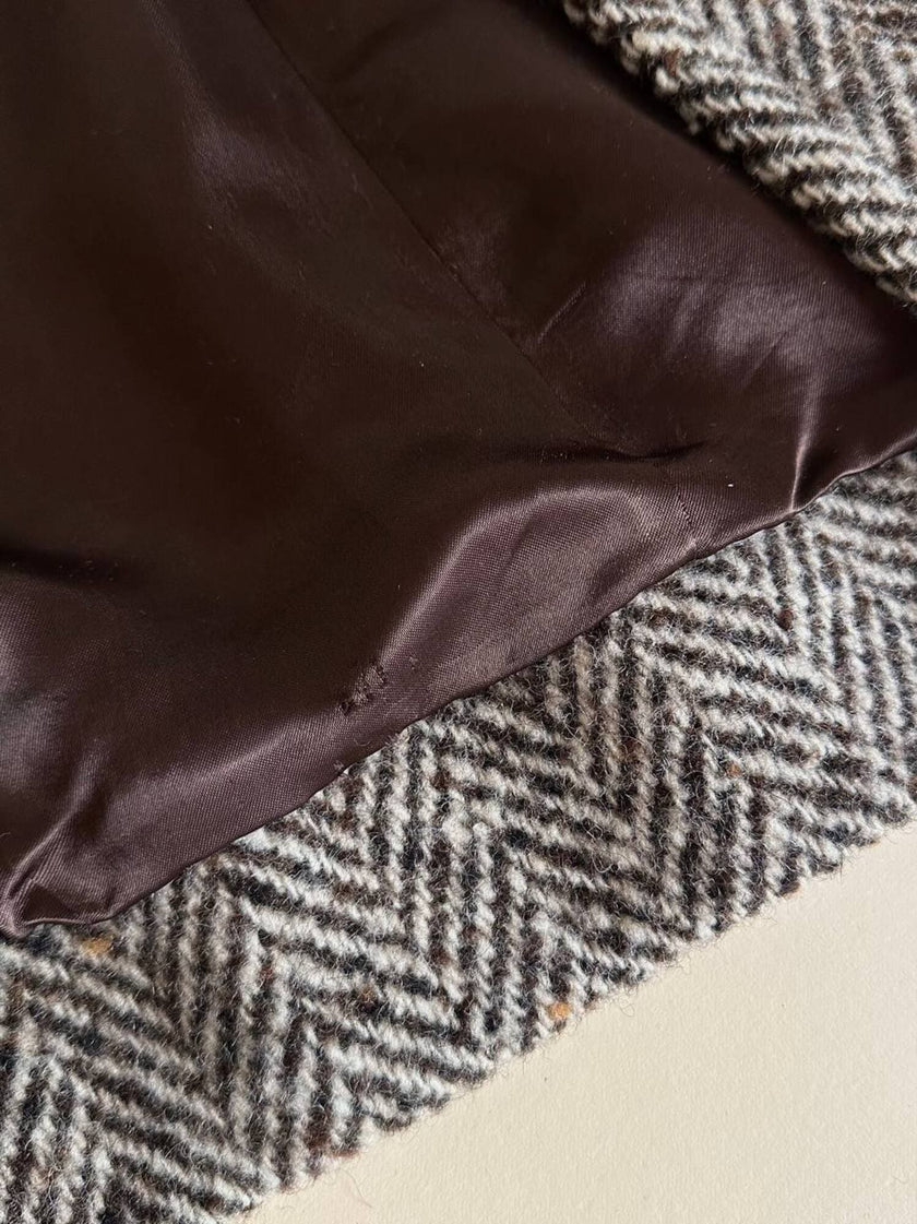 Gilet lungo doppiopetto in tweed a spina di pesce bianco e marrone