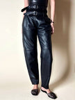 Pantalone vintage in pelle e camoscio nero a vita alta con doppie cinture