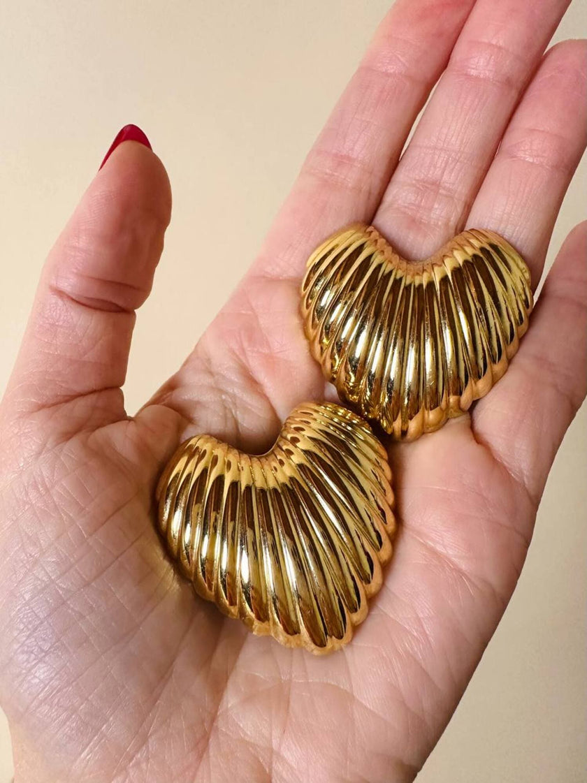 Clip cannelé oro a forma di cuore rovesciato