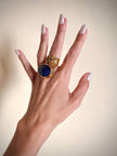 Anello Yves Saint Laurent Arty Ring con cabochon blu effetto Lapislazzuli