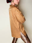 Camicia oversize in pura seta jacquard color caramello Griff
